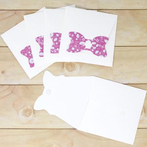 Enveloppes roses faites main avec noeud - Lot de 5 enveloppes carrées avec rabat et attache - 10 x 10 cm - Pour cartes de visite, billets, cartes-cadeaux, etc.