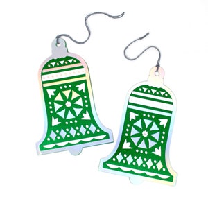 Belles cloches suspendues – Lot de 2 – Feuille verte et argentée – Strass – Étiquette cadeau géante ou décoration de vacances élégante – Attachée à une ficelle