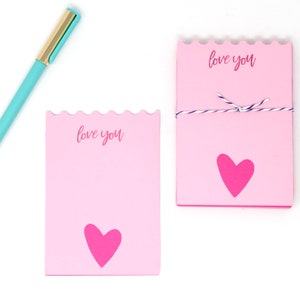 Love You Note Cards - Set de 15 - Simple Face - Rose pâle avec cœurs rose vif - 3 1/4 » x 4 1/2 » - Valentin, Emballage de commande, etc.