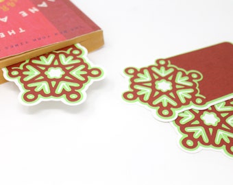 Rode en groene Sneeuwvlok bladwijzers - Set van 3 - Cadeau voor lezer, bookish cadeau, handgemaakt - reliëf Ontwerp, 5 1/2 " Hoog - Kous Stuffer