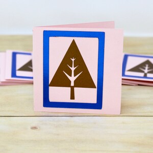Étiquettes de Noël modernes - Rose pâle - Arbres d’or avec bordure de feuille bleue - Ensemble de 12 - Cartes repliables - Emballage des Fêtes, Étiquettes cadeaux adhésives
