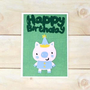 Party Pig in Green - Carte d'anniversaire - Police à bulles amusante Happy Birthday - Cochon souriant avec chapeau de fête - Enveloppe incluse - 4" x 5 1/2"
