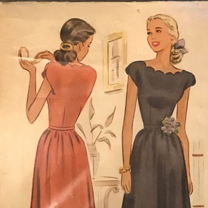 McCall 7055 Pattern UNCUT 1940s For and Flare Dress with Scalloped Neckline Short Cap Sleeves Slit Flared Skirt Midi Lengt Size 15 35" IL