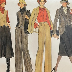 Może przedstawiać: Vintage koperta z wzorami Vogue z ilustracjami projektów mody damskiej. Projekty obejmują garnitury, kurtki i spodnie w różnych stylach. Koperta jest oznaczona rozmiarem "16" i zawiera tekst o pochodzeniu wzoru.