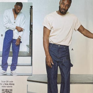 Puede incluir: Un patrón de costura con un hombre con pantalones vaqueros y una camiseta blanca. El paquete incluye el texto "knowME by mimiG" y "SIZE BB (44-46-48-50-52)". Diseñado e impreso en EE. UU.