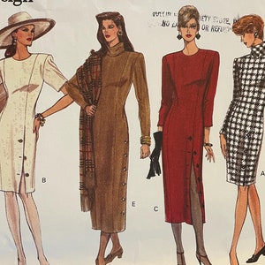 Peut inclure: Patron de couture Vogue basic design 1010. Le patron présente des illustrations de cinq modèles de robes différents. Les robes comprennent des modèles boutonnés, une robe à col roulé et une robe à imprimé pied-de-poule. La taille du patron est 6-8-10.