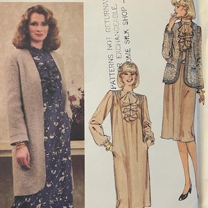 Peut inclure: Patron de couture Vogue Patterns numéro 8098, taille 12, présentant trois modèles de robes pour femmes. Le patron n'est ni remboursable ni échangeable. Le patron est disponible chez Home Silk Shop.