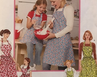 Simplicity 3949 0520 Pattern UNCUT Vintage 2000s Mother and Daughter Matching Apron with Heart Bib and Pockets Option - Size S M L