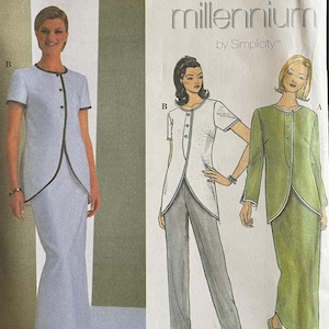Peut inclure: Patron de couture Simplicity Millennium avec des modèles de tailleurs et de robes pour femmes. L'enveloppe présente des illustrations d'une robe à manches courtes, d'un ensemble veste et pantalon et d'une robe à manches longues.
