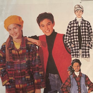 Peut inclure: Un patron de couture pour une veste, un gilet et une chemise à carreaux. Le patron est pour les tailles 12-14 et s'appelle "Easy McCall's 7910".