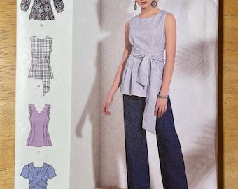 Simplicity S8921 8921 Patrón SIN CORTAR Cuello Redondo en V Blusa Túnica Pinzas en la Cintura Cinturón del Mismo Color Cruzado Sin Mangas Mangas 4-12 o 14-22