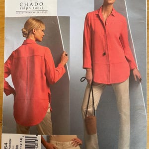 Peut inclure: Patron de couture pour une chemise à manches longues avec col boutonné. Le patron est de Chado Ralph Rucci, un créateur américain de Vogue. Le numéro du patron est V1054 et la taille est BB (8-10-12-14).