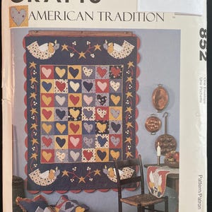 Patron McCalls 852 8891 non découpé, style vintage années 1990, tenture murale American Tradition, motifs anges et cœurs, design primitif classique, bas, Virginie
