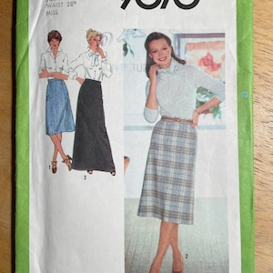 May include: Vintage Simplicity 9070 sewing pattern. The pattern features illustrations of skirts, with a waist size of 71 cm. The pattern's cover is green with the text "Simplicity 9070" in large black letters.