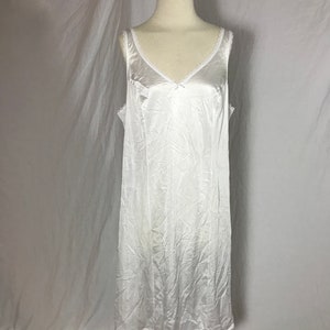 Vintage 1980s Lingerie Seams White Nylon Full Slip in Knee Length with Lace Trim to Bodice Hem Non-Adjustable Straps Size 42 XL