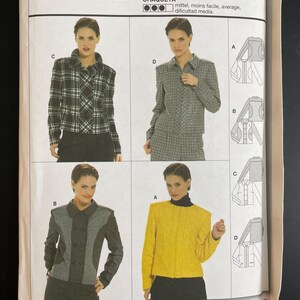 Peut inclure: Un patron de couture Burda présentant quatre modèles de vestes. L'emballage comprend des images des vestes dans différentes couleurs et motifs, dont du plaid et du jaune uni. Le texte sur l'emballage comprend "JACKE", "VESTE" et "JACKET".