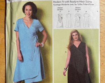 Butterick B6359 6359 Motif Connie Crawford, coupe ample, robe portefeuille évasée sur le devant en dessous du genou Panneaux contrastés TP-XL ou xXL-6x