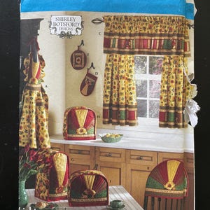 Simplicity 3979 Pattern UNCUT Shirley Botsford Designs Kitchen Accessories Apron Chair Back Cover Cushion Valance Cafe Curtains Oven Mit VA