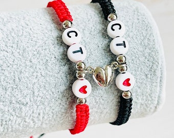 Braccialetti magnetici per coppie: set coordinato con iniziali personalizzate in argento e oro - Italia