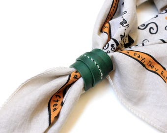 Handgefertigte Leder Bandana Schiebe Ring: Western Schal Accessoire