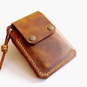 Cartera de cuero, billetera minimalista hecha a mano para tarjetas de cuero, billetera delgada para hombres y mujeres, bolsillo AirTag Napoli Brown