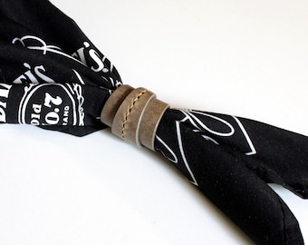 Handgefertigte Leder Bandana Schiebe Ring: Western Schal Accessoire