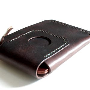 Cartera de cuero, billetera minimalista hecha a mano para tarjetas de cuero, billetera delgada para hombres y mujeres, bolsillo AirTag imagen 5
