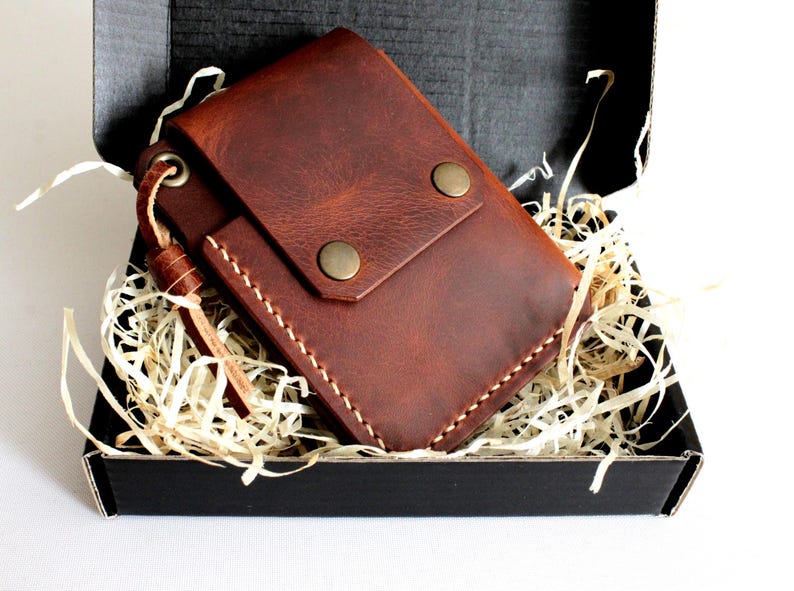 Cartera de cuero, billetera minimalista hecha a mano para tarjetas de cuero, billetera delgada para hombres y mujeres, bolsillo AirTag Cognac