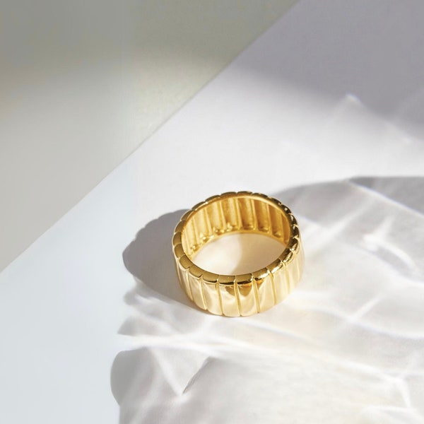 gold-plated ring with wide ribs