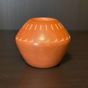 Native American Feather Red Handmade Pueblo Pot by Juan Tafoya, San Ildefonso Pueblo (MW74)