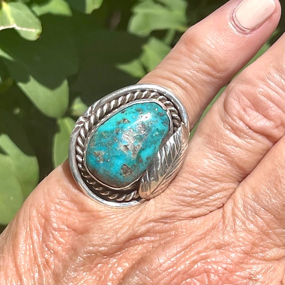 Vintage Navajo Green Turquoise Ring with Leaf Des… - image 1