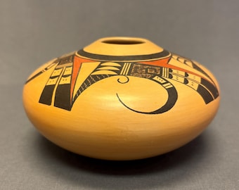 Gloria Mahle, Hopi Wide Painted Pot with Parrot Design  (JM52)