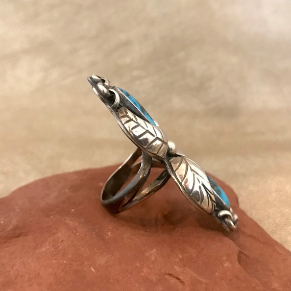 Vintage Navajo Blue Turquoise Ring with Leaf Desi… - image 4