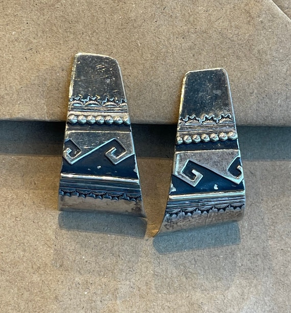 Navajo CLIP silver earrings, Long silver rug patt… - image 1