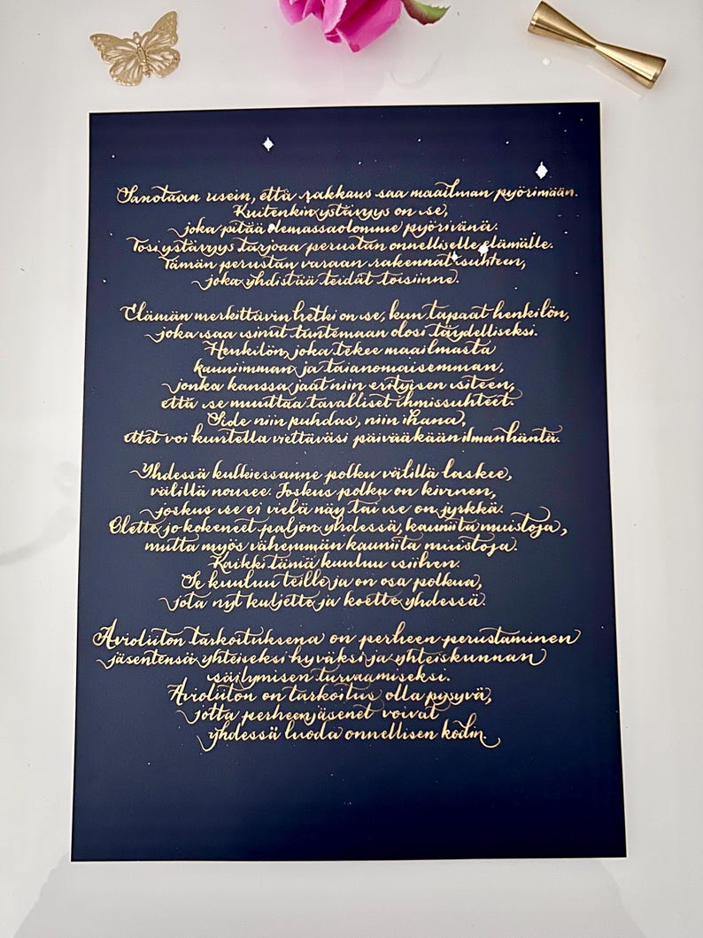 Caligrafía dorada sobre cartulina azul marino / Carta o poema personalizado imagen 5