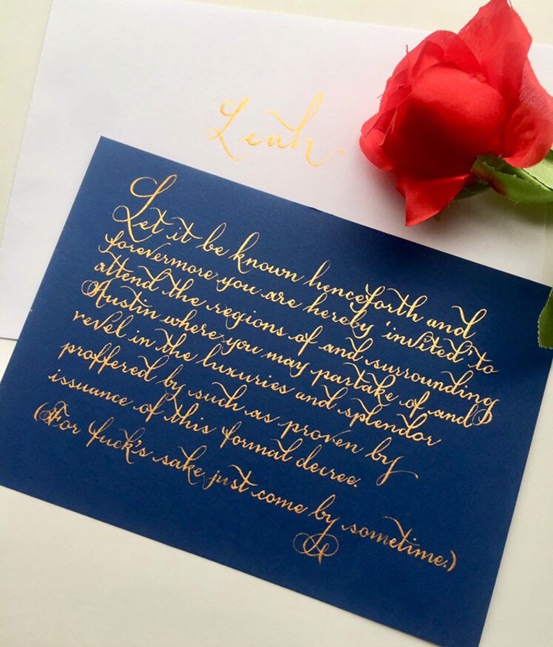 Caligrafía dorada sobre cartulina azul marino / Carta o poema personalizado No