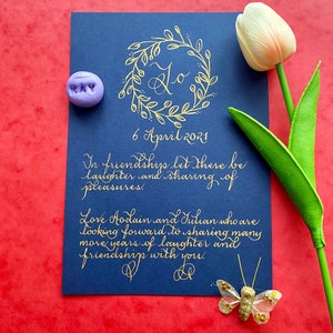 Caligrafía dorada sobre cartulina azul marino / Carta o poema personalizado imagen 12