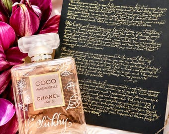 Carta caligráfica personalizada, frasco de perfume grabado, juego de espejos Chanel: Regalos escritos a mano
