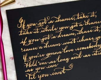 Caligrafía dorada escrita a mano sobre papel negro / Regalo ideal para Navidad, cumpleaños o aniversario.