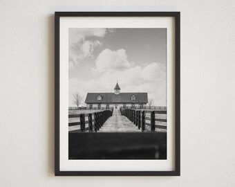 Fotografía de establos de caballos en Kentucky, foto en blanco y negro de una granja en Kentucky, Lexington, Kentucky