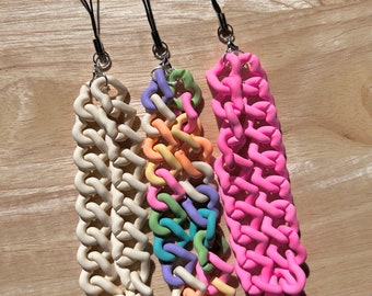 Chunky chain link phone charm