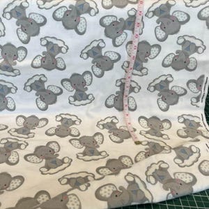Bébés éléphants de flanelle sur fond blanc - Tissu de flanelle 100 % coton