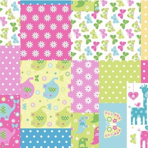 Może przedstawiać: Wzór patchworkowej kołdry z różnymi wzorami z motylami, słoniami i żyrafami w kolorze różowym, zielonym, żółtym i niebieskim.