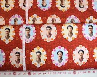 Ritratti di Frida su Rosso - #C3413 - di Robert Kaufman - Artista folk ispanico - Tessuto 100% cotone - Scegli taglio - FUORI STAMPA