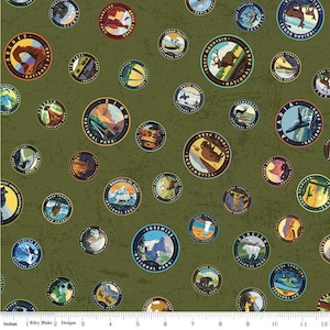 National Parks Emblems Avocado - #CD13292 - von Riley Blake , 100% Baumwolle Gewebe, Schnitt wählbar