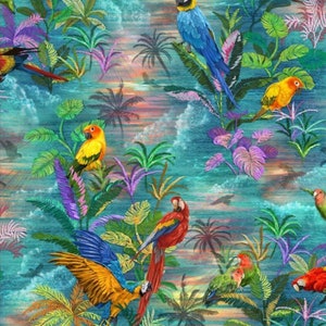 Op de afbeelding: Een kleurrijk tropisch patroon met papegaaien in verschillende kleuren, waaronder blauw, rood, geel en groen, die op weelderige groene palmbomen en bladeren zitten. De achtergrond is een levendig turquoise met hints van roze en oranje.