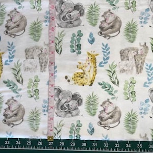 Chute de 45 cm - Animaux en flanelle sur fond crème clair - Tissu en flanelle 100 % coton