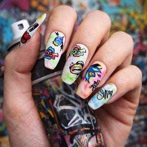 Graffiti regenboog pers op nagels | Y2K-zomerfestivalset (herbruikbaar)
