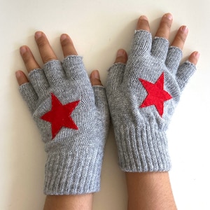 Fingerless Gray Gloves with Red Stars, Cozy Woman Mittens, Best Valentines Gift for Her, Unique Texting Mittens, Cozy Valentine Clothing