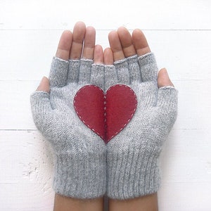 Fingerless Mitts, Women Gloves, Heart Mittens, Valentines Day Gift, Knit Gift, Knitwear Woman, Handmade Gifts, Texting Gloves